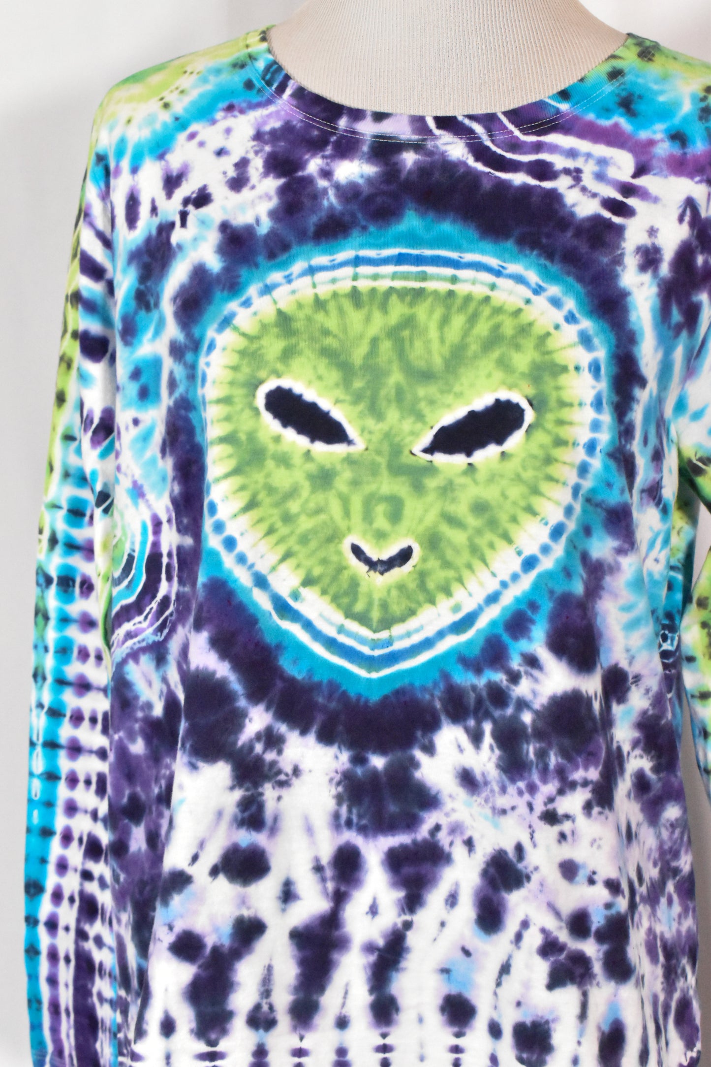 UFO + Alien Women's Cotton Long Sleeve Tee size Large