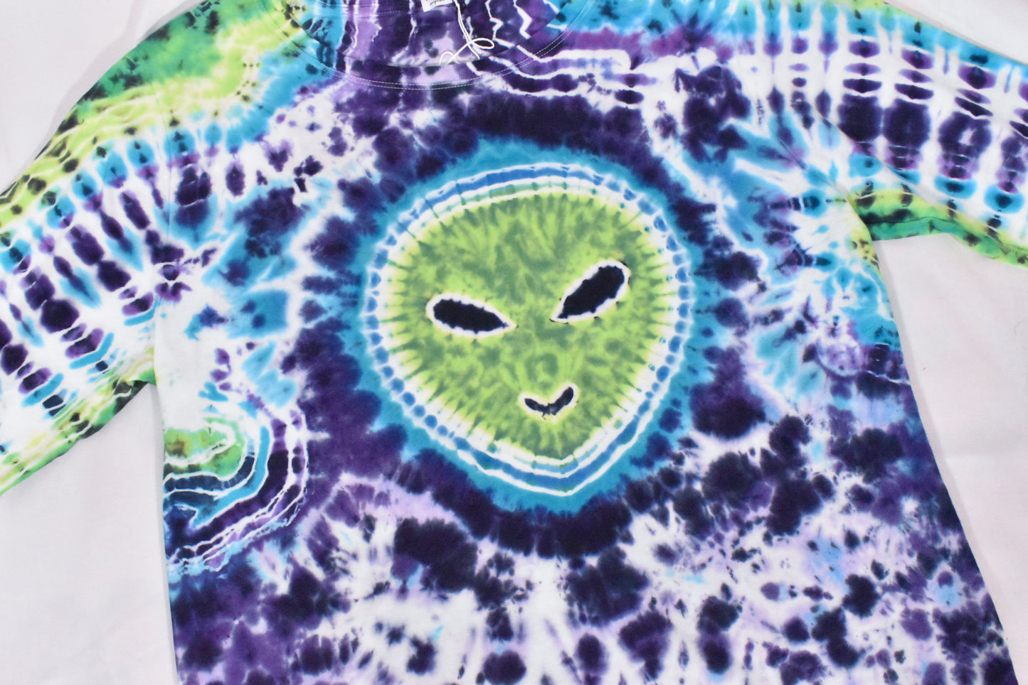 UFO + Alien Women's Cotton Long Sleeve Tee size Large