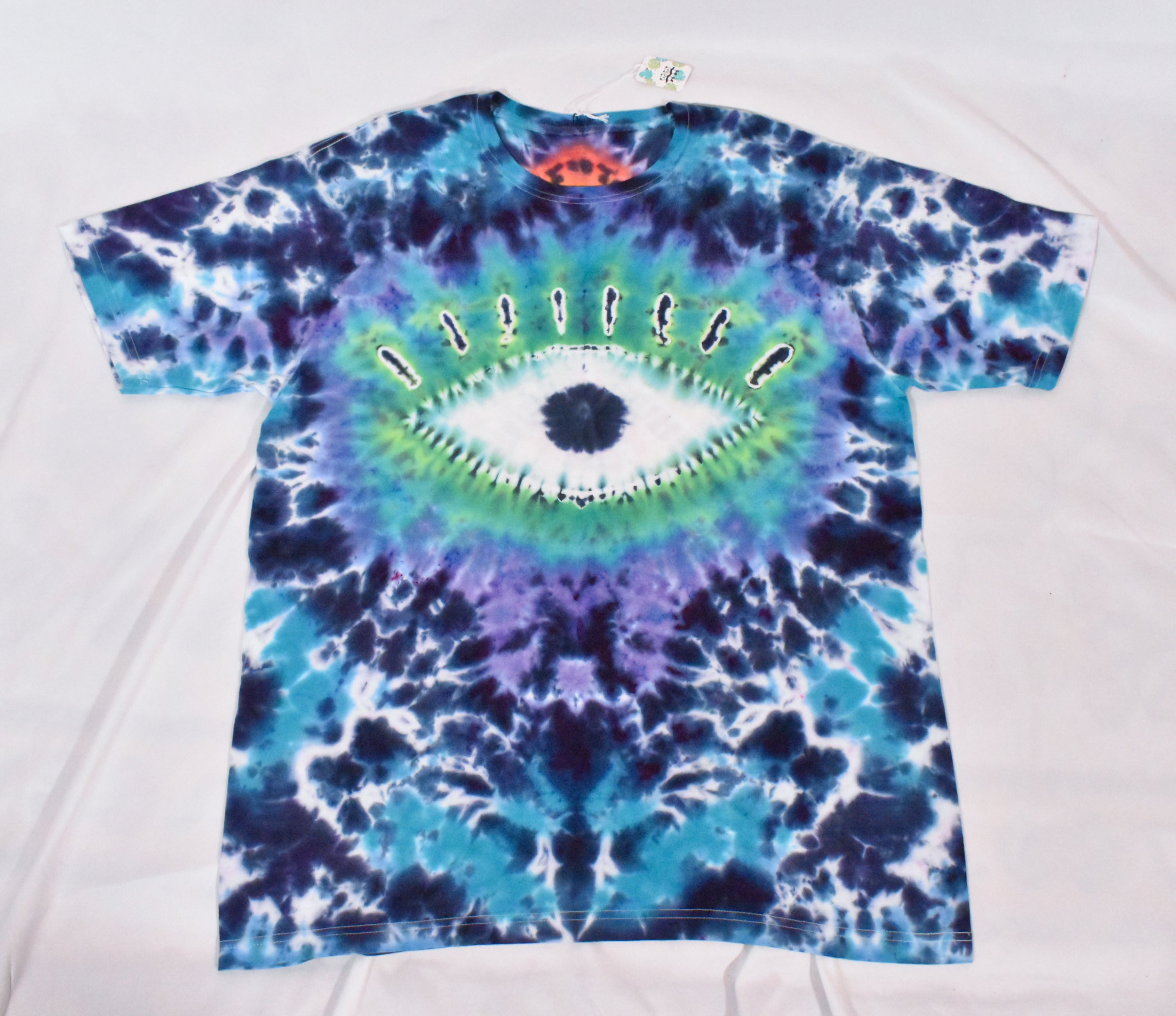 Top XL eyeball design tie dye t-shirt