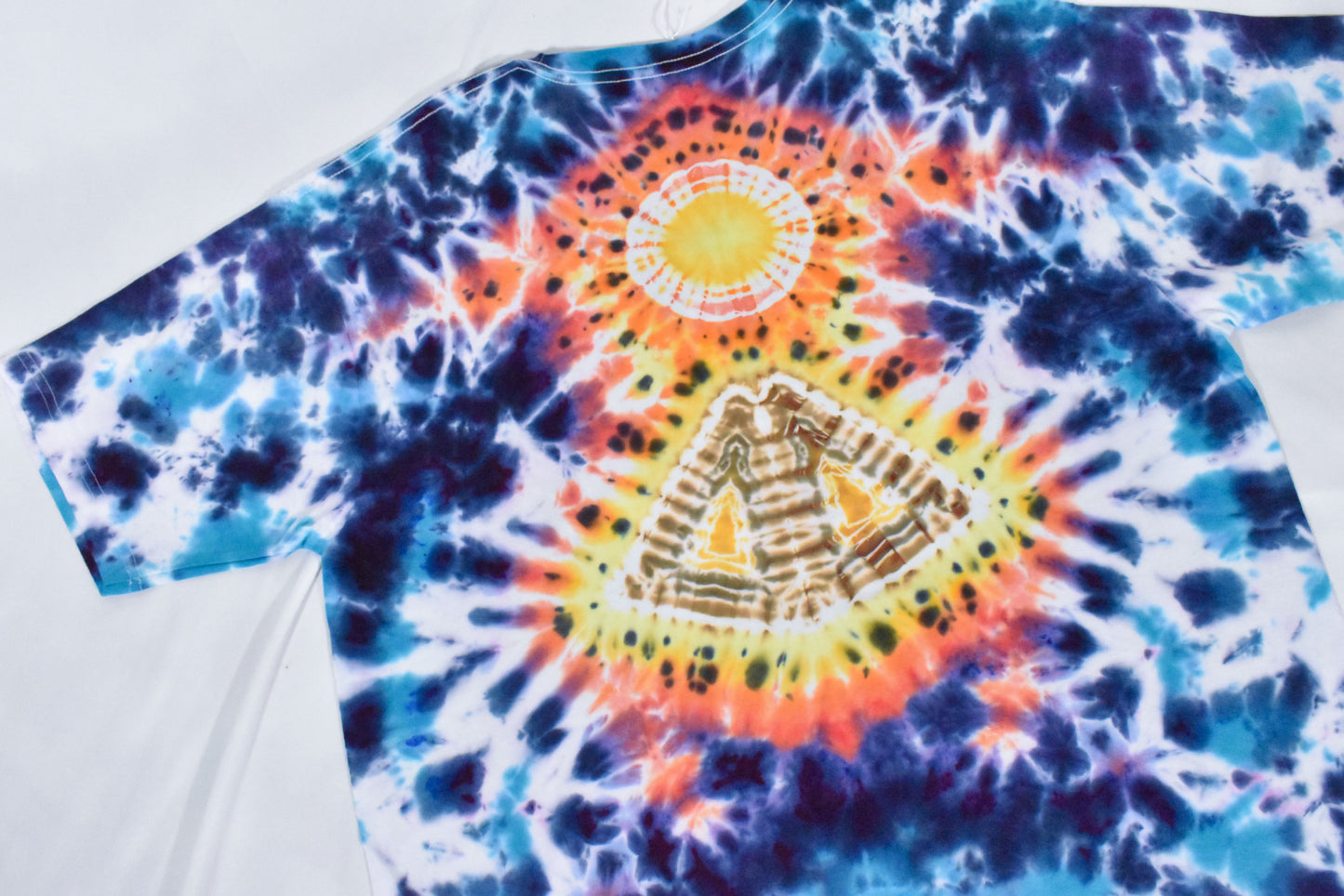 MYSTERIOUS Eye & Pyramid Cotton Tee size XL