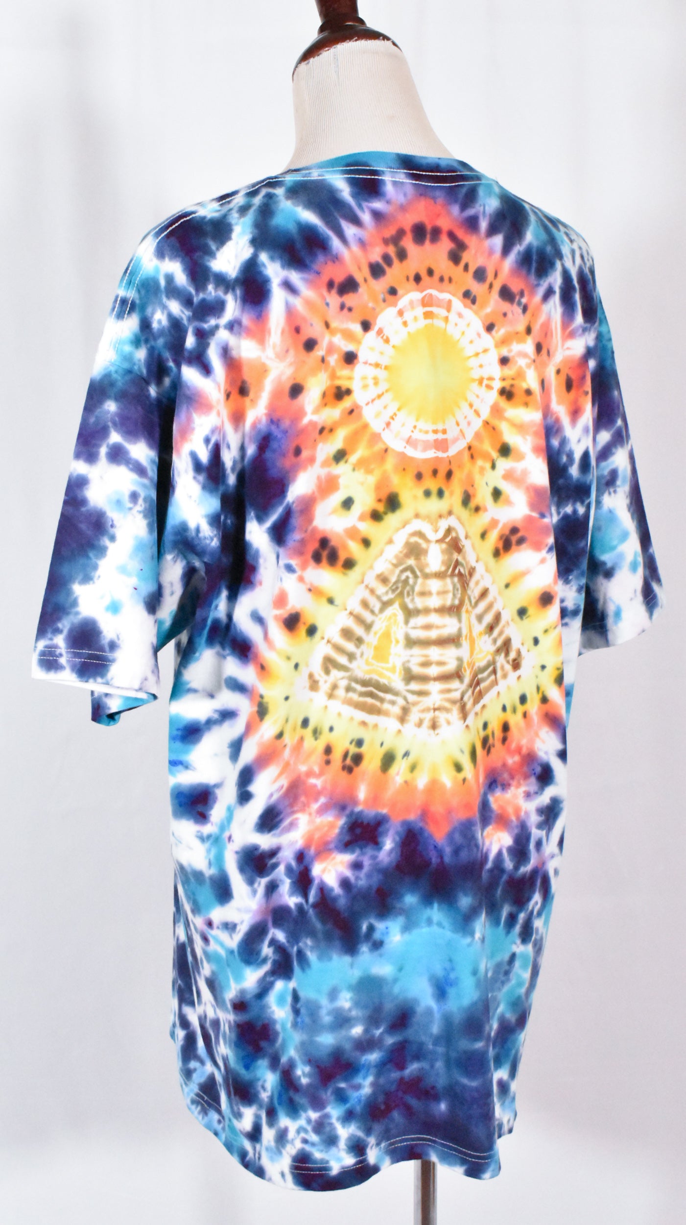 MYSTERIOUS Eye & Pyramid Cotton Tee size XL