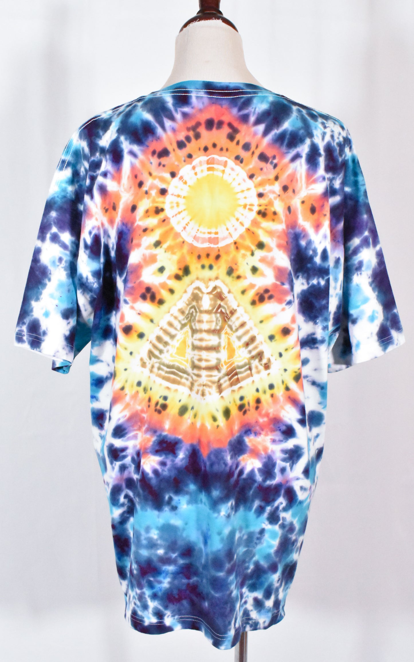 MYSTERIOUS Eye & Pyramid Cotton Tee size XL