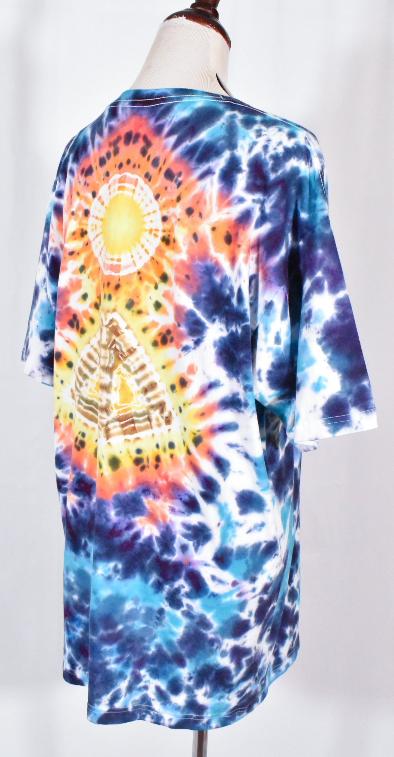 MYSTERIOUS Eye & Pyramid Cotton Tee size XL